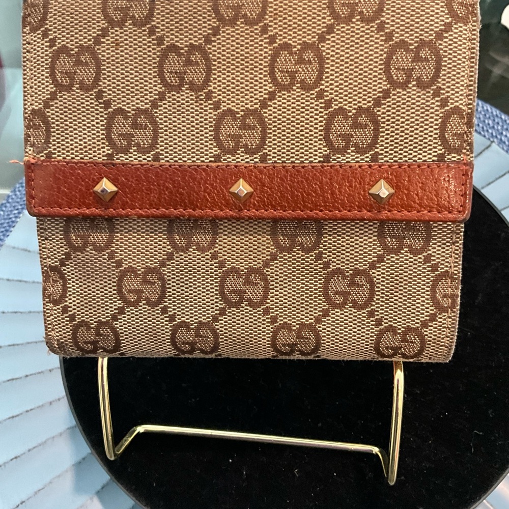 EUC Gucci Compact Wallet With COA